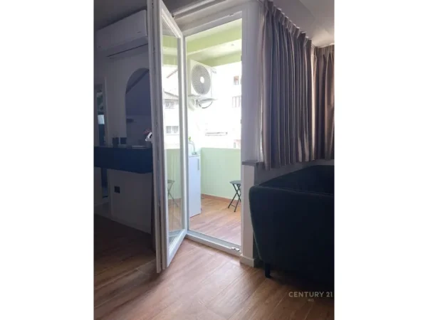 Tirane, jepet me qera apartament 2+1+Ballkon Kati 5, 88 m² 1.200 € (blloku)