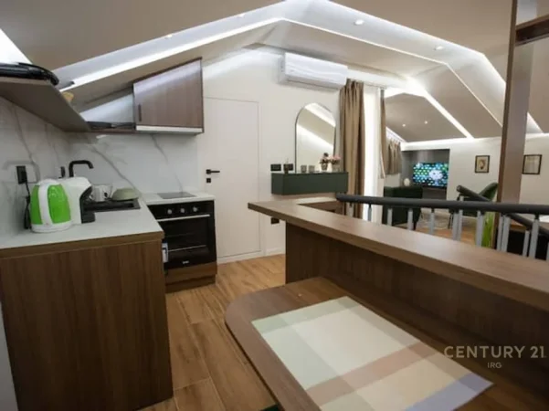 Tirane, jepet me qera apartament 2+1+Ballkon Kati 5, 88 m² 1.200 € (blloku)