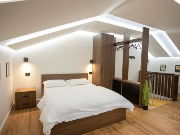 Tirane, jepet me qera apartament 2+1+Ballkon Kati 5, 88 m² 1.200 € (blloku)