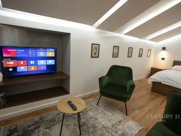 Tirane, jepet me qera apartament 2+1+Ballkon Kati 5, 88 m² 1.200 € (blloku)