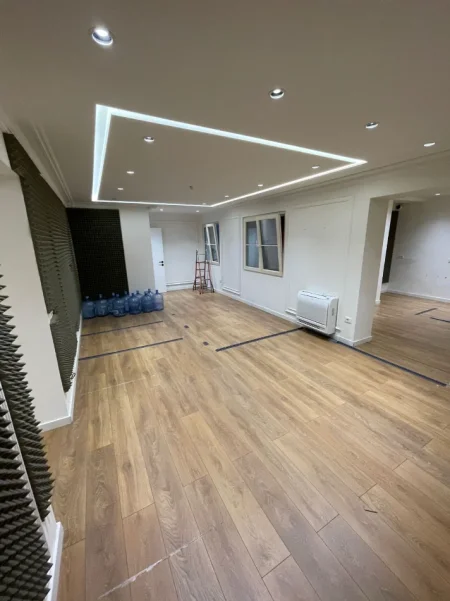 Tirane, jepet me qera ambjent biznesi Kati 1, 150 m² 1.200 € (Pranë Shkollës së Baletit)