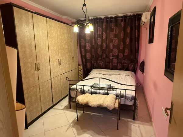 Tirane, jepet me qera apartament 1+1+Ballkon Kati 4, 70 m² 500 € (perball eleonores)