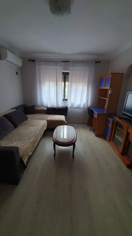 Tirane, jepet me qera apartament 1+1 Kati 5, 60 m² 600 € (Myslym Shyr)