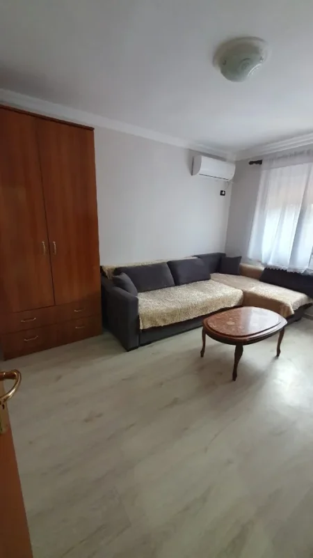 Tirane, jepet me qera apartament 1+1 Kati 5, 60 m² 600 € (Myslym Shyr)