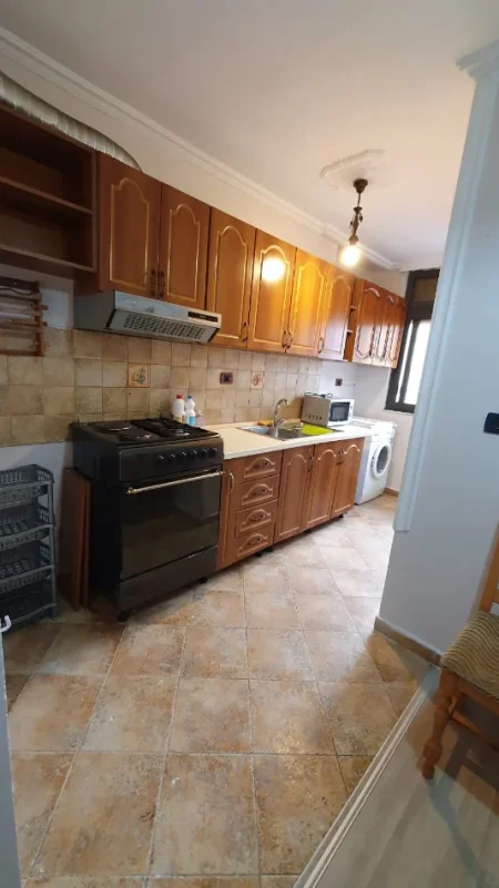 Tirane, jepet me qera apartament 1+1 Kati 5, 60 m² 600 € (Myslym Shyr)