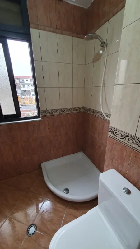Tirane, jepet me qera apartament 1+1 Kati 5, 60 m² 600 € (Myslym Shyr)