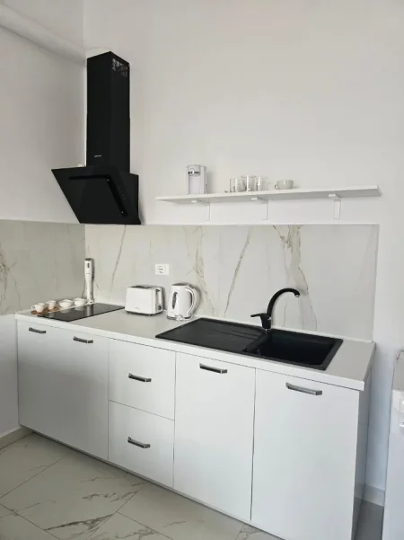 Vlore, jepet me qera apartament 1+1+Ballkon Kati 5, 70 m² 490 € (Uji i Ftohtë, Vlorë)
