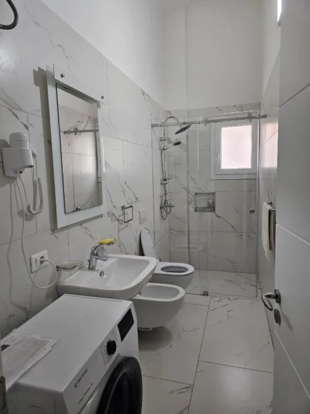 Vlore, jepet me qera apartament 1+1+Ballkon Kati 5, 70 m² 490 € (Uji i Ftohtë, Vlorë)