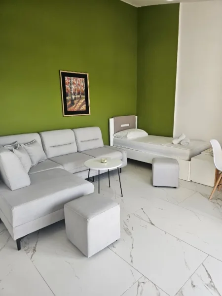 Vlore, jepet me qera apartament 1+1+Ballkon Kati 5, 70 m² 490 € (Uji i Ftohtë, Vlorë)