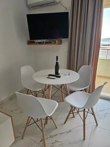 Vlore, jepet me qera apartament 1+1+Ballkon Kati 5, 70 m² 490 € (Uji i Ftohtë, Vlorë)