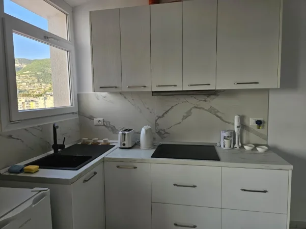 Vlore, jepet me qera apartament 1+1+Ballkon Kati 5, 70 m² 490 € (Uji i Ftohtë, Vlorë)
