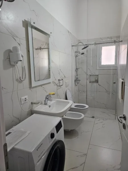 Vlore, jepet me qera apartament 1+1+Ballkon Kati 5, 70 m² 490 € (Uji i Ftohtë, Vlorë)