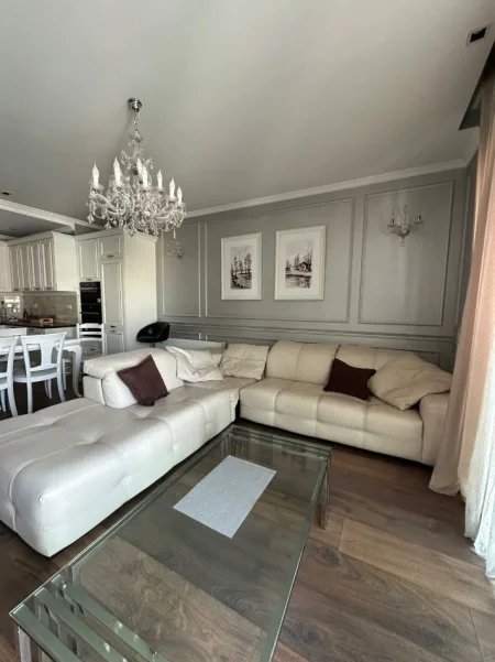 Tirane, jepet me qera apartament 2+1+Ballkon Kati 4, 148 m² 2.000 € (Ambassador 3)