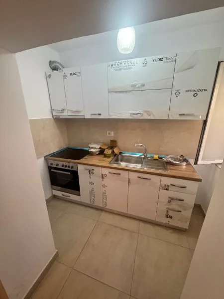 Tirane, shes apartament 1+1+Ballkon Kati 1, 60 m² 115.000 € (Brryli te Pasticeri Tito)