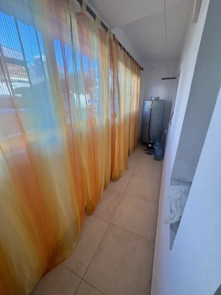 Tirane, shes apartament 1+1+Ballkon Kati 1, 60 m² 115.000 € (Brryli te Pasticeri Tito)