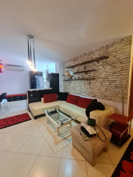 Tirane, jepet me qera apartament 2+1 Kati 5, 110 m² 750 € (Ish Parku, prane Report TV)