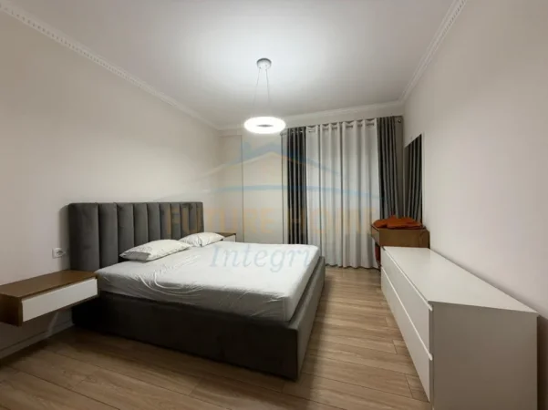 Tirane, jepet me qera apartament 2+1+Ballkon Kati 5, 100 m² 600 € (Unaza e Re)