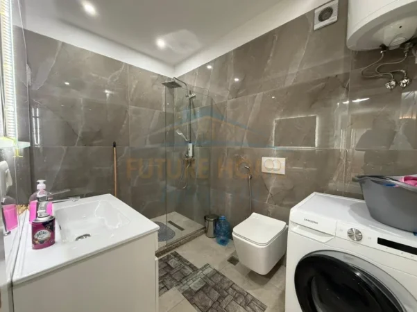 Tirane, jepet me qera apartament 2+1+Ballkon Kati 5, 100 m² 600 € (Unaza e Re)