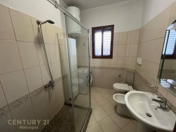 Tirane, jepet me qera Vile 3 Katshe Kati 3, 380 m² 2.300 € (rruga e elbasanit)