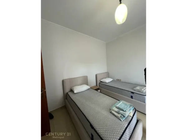 Tirane, jepet me qera Vile 3 Katshe Kati 3, 380 m² 2.300 € (rruga e elbasanit)