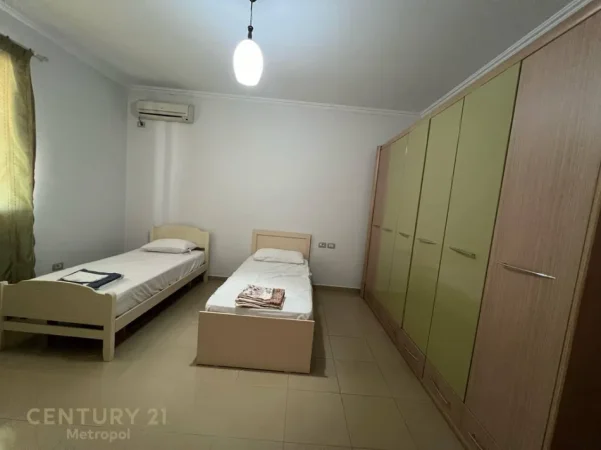 Tirane, jepet me qera Vile 3 Katshe Kati 3, 380 m² 2.300 € (rruga e elbasanit)