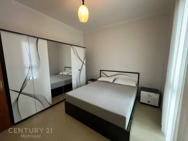 Tirane, jepet me qera Vile 3 Katshe Kati 3, 380 m² 2.300 € (rruga e elbasanit)