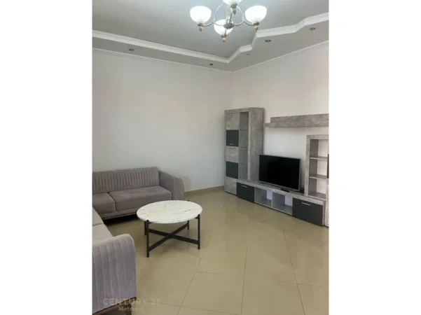 Tirane, jepet me qera Vile 3 Katshe Kati 3, 380 m² 2.300 € (rruga e elbasanit)