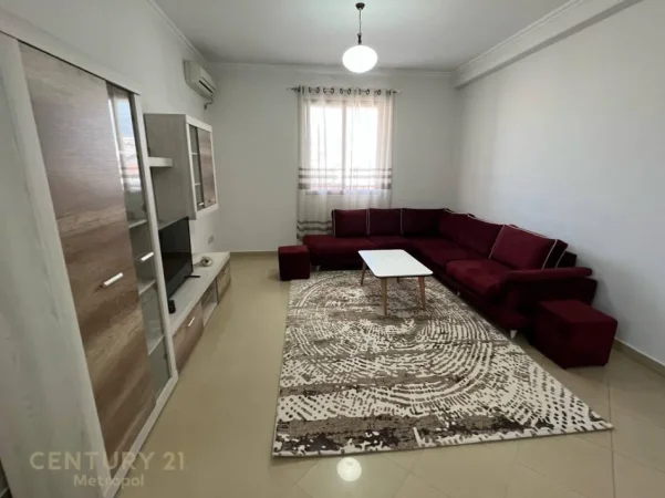 Tirane, jepet me qera Vile 3 Katshe Kati 3, 380 m² 2.300 € (rruga e elbasanit)