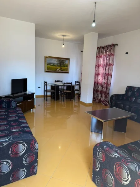 Tirane, jepet me qera apartament 1+1 Kati 3, 70 m² 450 € (Inxhinieria e Ndertimir)