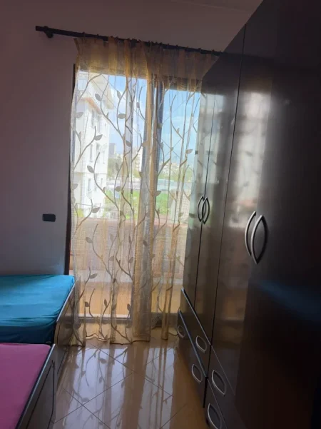 Tirane, jepet me qera apartament 1+1 Kati 3, 70 m² 450 € (Inxhinieria e Ndertimir)
