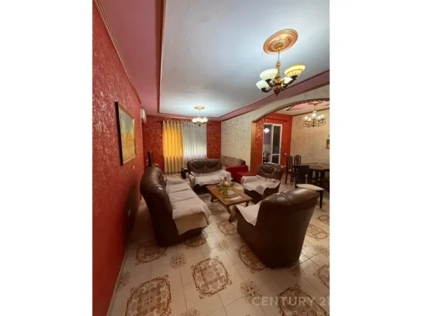 Tirane, jepet me qera apartament 2+1+Ballkon Kati 3, 141 m² 700 € (irfan tormini)