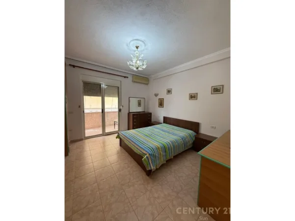 Tirane, jepet me qera apartament 2+1+Ballkon Kati 3, 141 m² 700 € (irfan tormini)