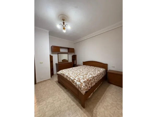 Tirane, jepet me qera apartament 2+1+Ballkon Kati 3, 141 m² 700 € (irfan tormini)