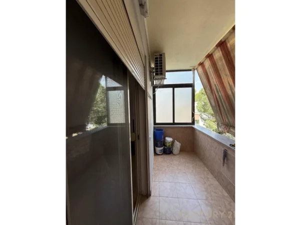 Tirane, jepet me qera apartament 2+1+Ballkon Kati 3, 141 m² 700 € (irfan tormini)