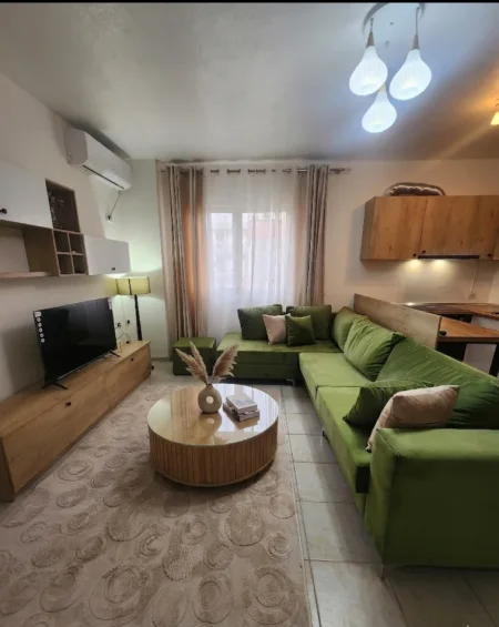 Tirane, jepet me qera nga Pronari, pa-komision apartament 2+1+Ballkon Kati 3, 90 m² 650 € (Sheshi Shtraus (Xhamlliku)