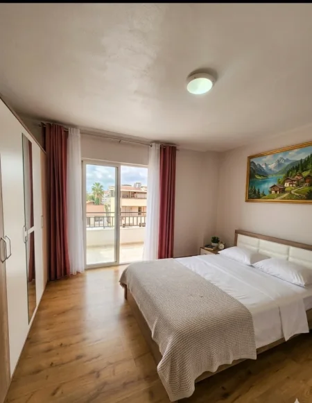 Tirane, jepet me qera nga Pronari, pa-komision apartament 2+1+Ballkon Kati 3, 90 m² 650 € (Sheshi Shtraus (Xhamlliku)