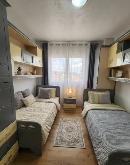 Tirane, jepet me qera nga Pronari, pa-komision apartament 2+1+Ballkon Kati 3, 90 m² 650 € (Sheshi Shtraus (Xhamlliku)