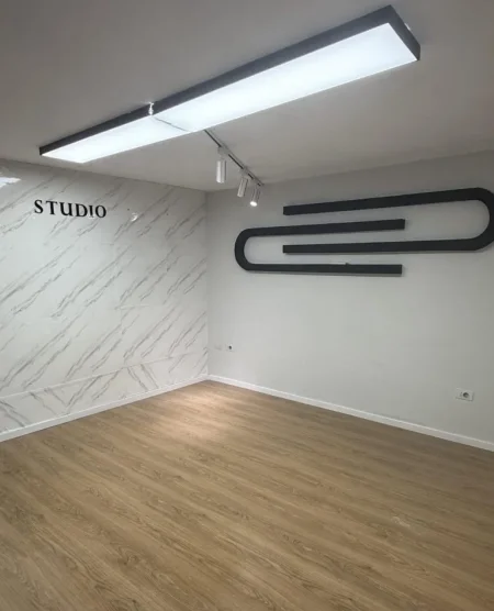 Tirane, jepet me qera ambjent biznesi Kati 1, 32 m² 550 € (Mine Peza)