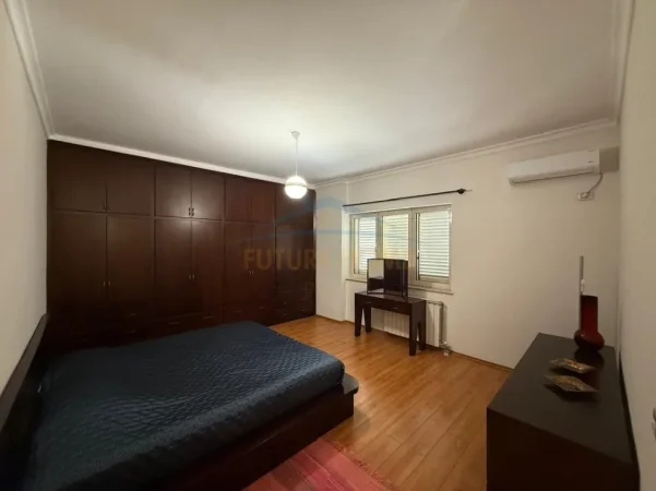 Tirane, jepet me qera apartament 2+1 Kati 4, 138 m² 1.500 € (Blloku)