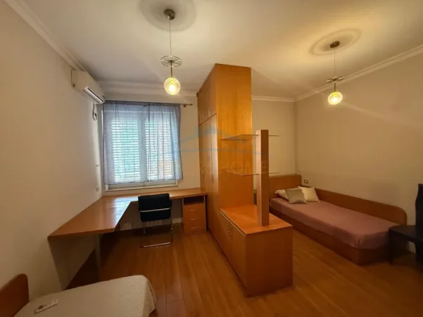 Tirane, jepet me qera apartament 2+1 Kati 4, 138 m² 1.500 € (Blloku)