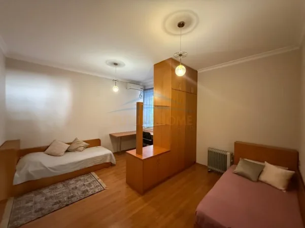 Tirane, jepet me qera apartament 2+1 Kati 4, 138 m² 1.500 € (Blloku)