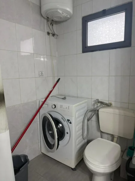 Tirane, jepet me qera garsonier 1+1 Kati 2, 30 m² 400 € (Rruga Irfan Tomini)