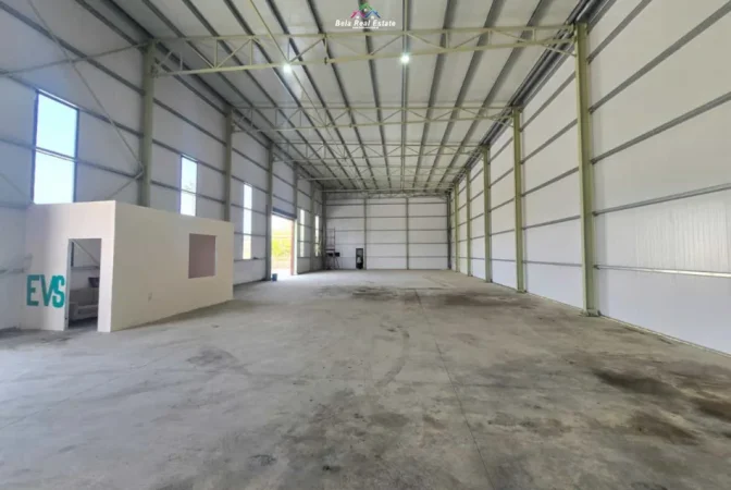 Tirane, jepet me qera magazine Kati 0, 2.100 m² 2.100 € (Vore)