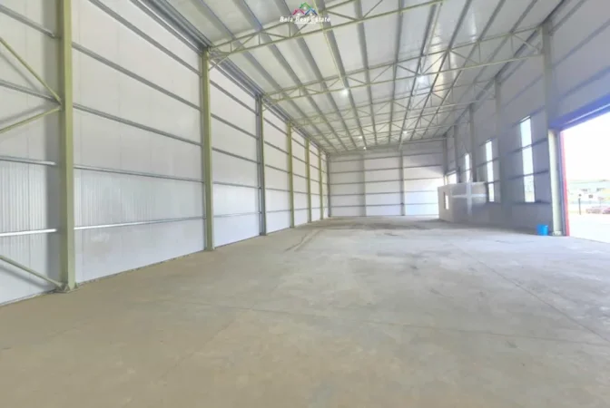 Tirane, jepet me qera magazine Kati 0, 2.100 m² 2.100 € (Vore)