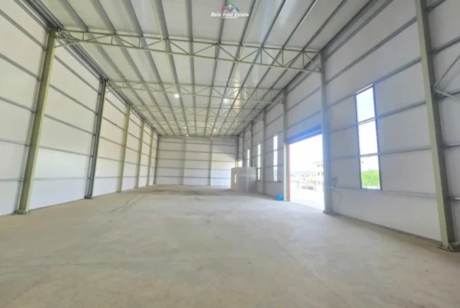Tirane, jepet me qera magazine Kati 0, 2.100 m² 2.100 € (Vore)