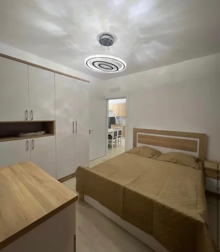 Tirane, jepet me qera apartament 1+1 Kati 2, 65 m² 500 € (Rruga Teodor Keko)