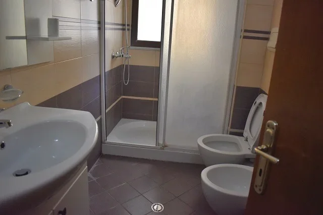 Tirane, jepet me qera apartament 2+1 Kati 5, 100 m² 600 € 