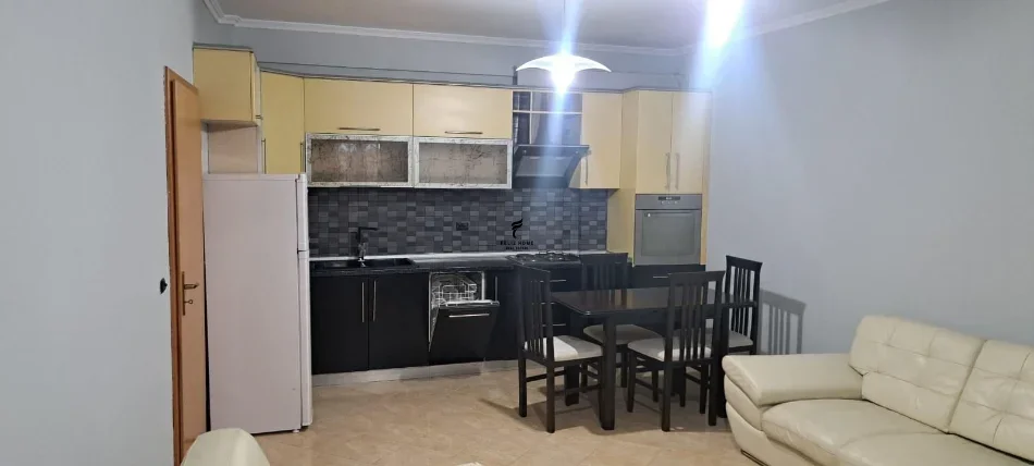 Tirane, jepet me qera apartament 1+1 Kati 6, 64 m² 420 € (RRUGA KONGRESI I MANASTIRIT)