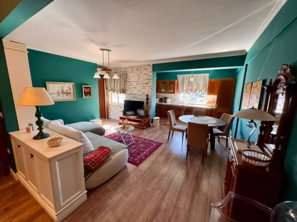 Tirane, jepet me qera apartament 2+1+Ballkon Kati 9, 90 m² 750 € 