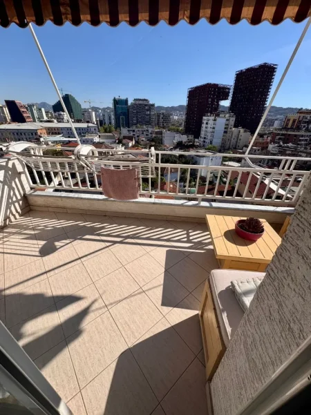 Tirane, jepet me qera apartament 2+1+Ballkon Kati 9, 90 m² 750 € 